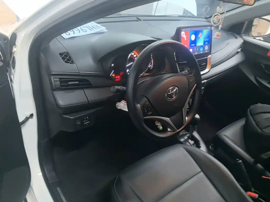 Toyota Yaris L — миниатюра 10