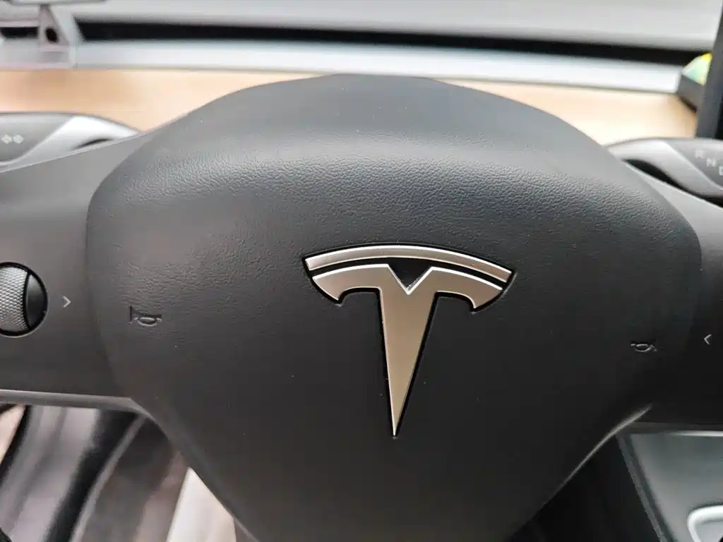 Tesla Model 3 — миниатюра 12