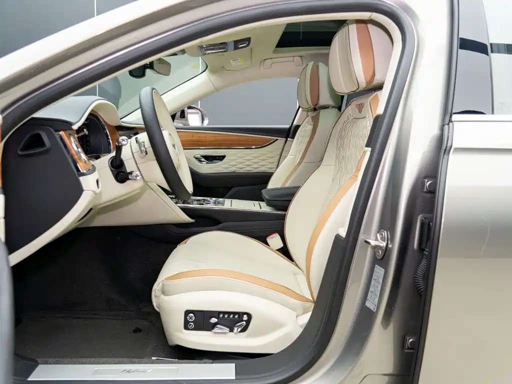 Bentley Flying Spur PHEV — миниатюра 10