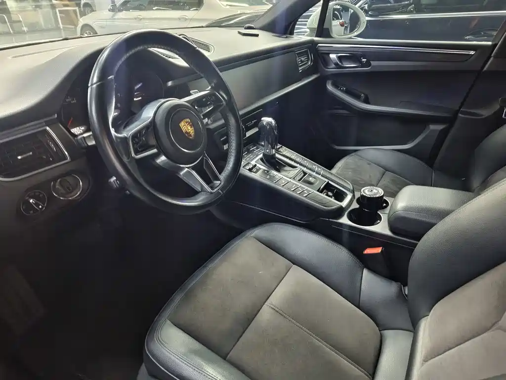 Porsche Macan — миниатюра 4