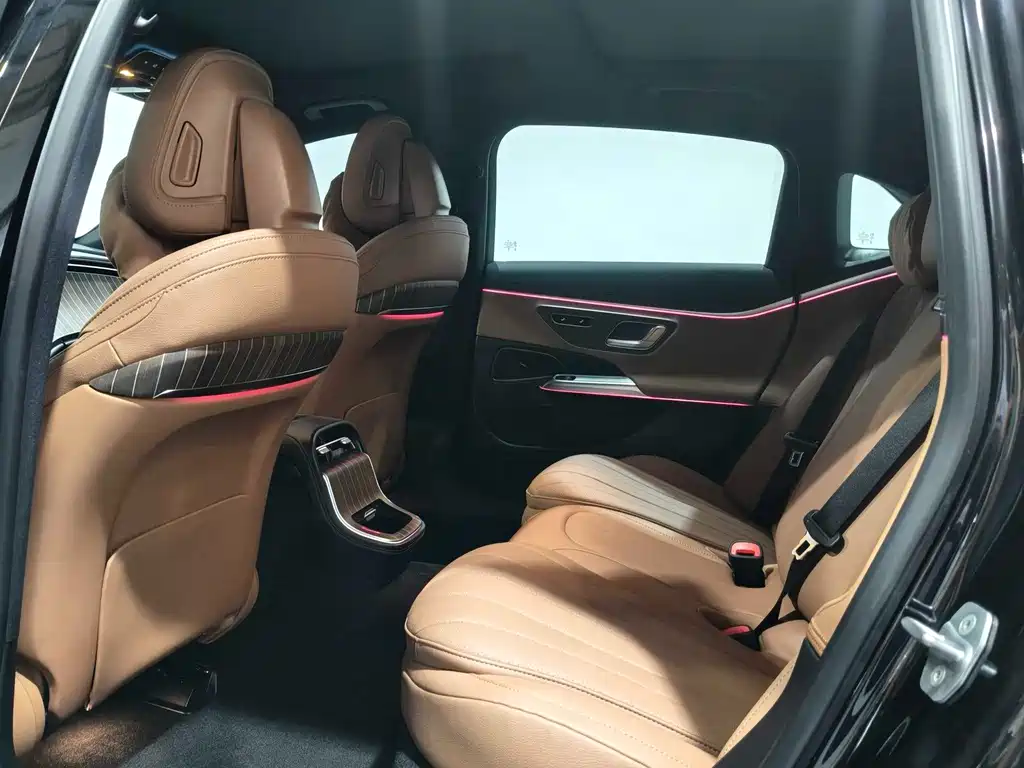 Mercedes-Benz E-Class — миниатюра 5