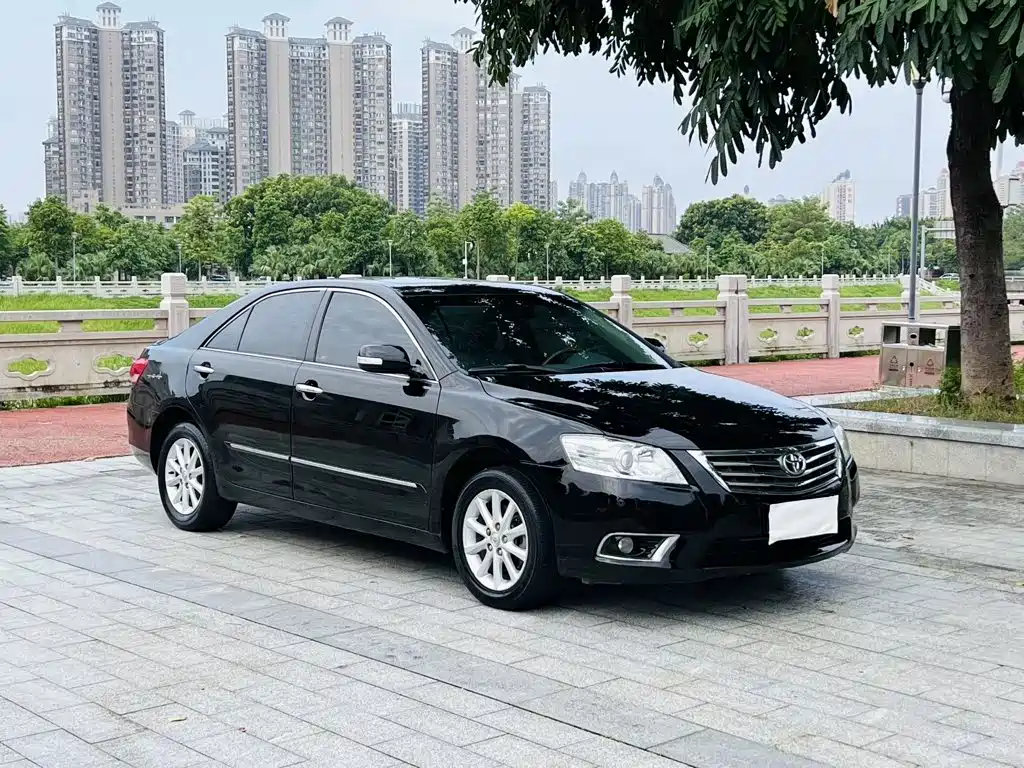Toyota Camry — миниатюра 3