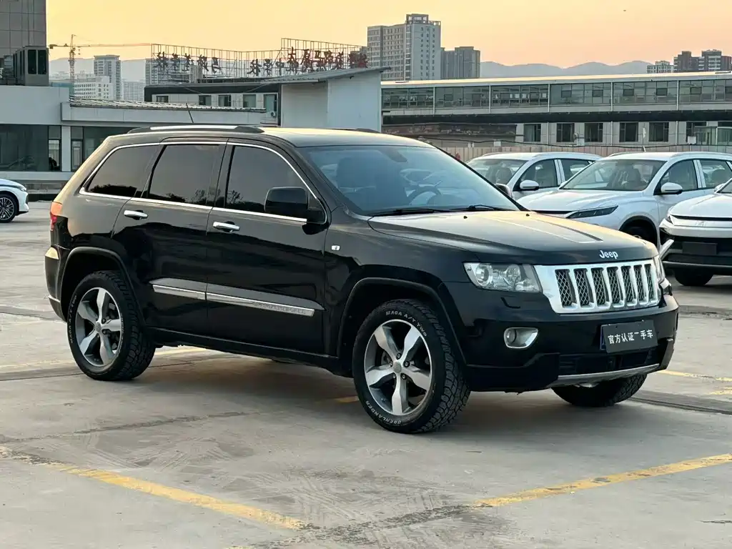 Jeep Grand Cherokee (Import) — миниатюра 3