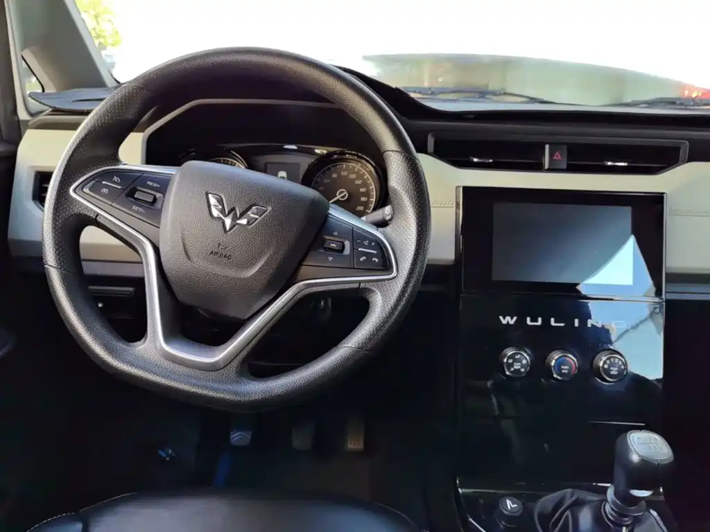 Wuling Hongguang PLUS — миниатюра 10
