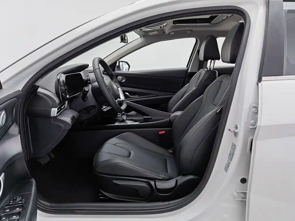 Hyundai Elantra — миниатюра 10