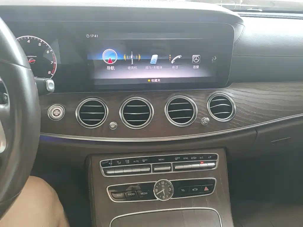Mercedes-Benz E-Class — миниатюра 13