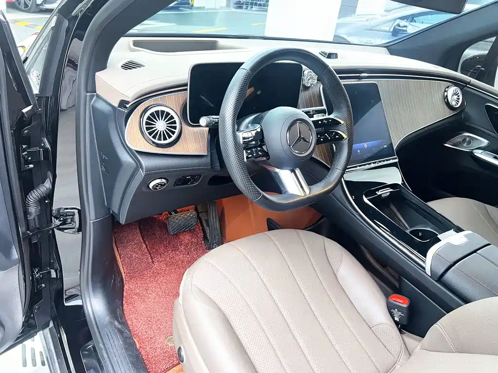 Mercedes-Benz EQE SUV — миниатюра 10