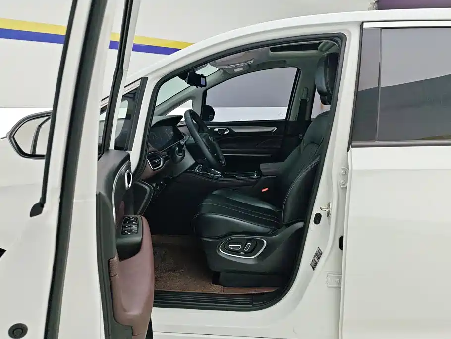GAC Motor Trumpchi M6 — миниатюра 9