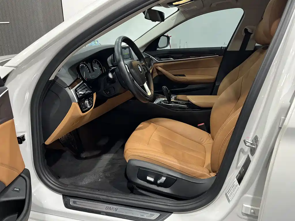 BMW 5 Series — миниатюра 4