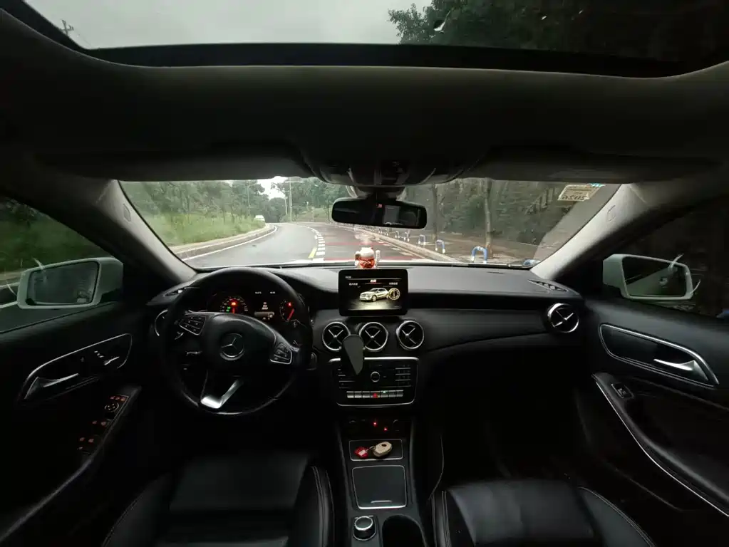 Mercedes-Benz GLA — миниатюра 12