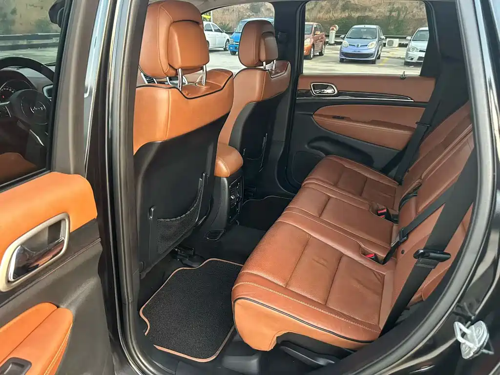 Jeep Grand Cherokee (Import) — миниатюра 4