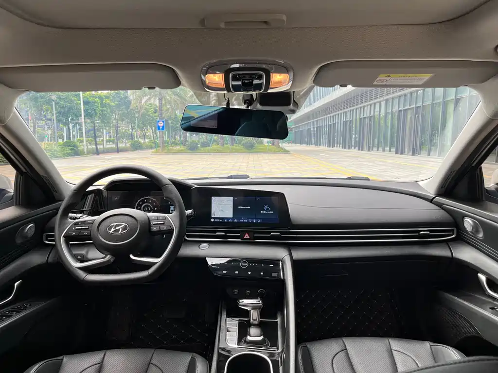Hyundai Elantra — миниатюра 8