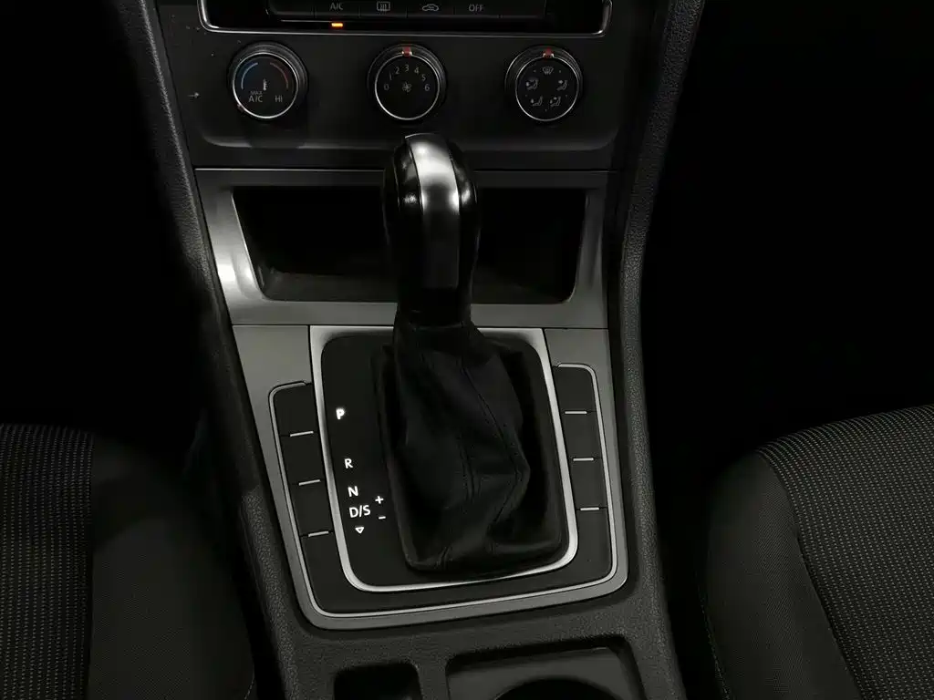 Volkswagen Golf — миниатюра 13