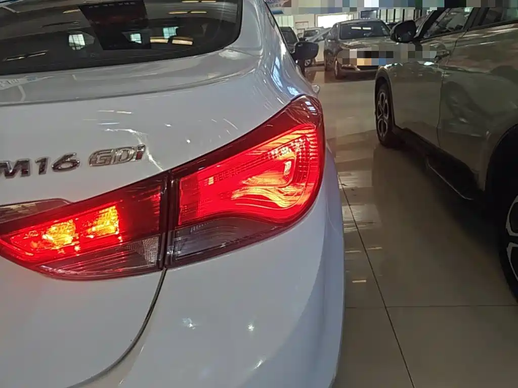 Hyundai Elantra Langdong — миниатюра 8