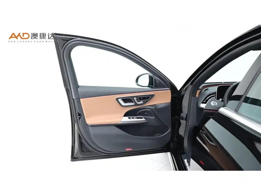 Mercedes-Benz E-Class — миниатюра 10