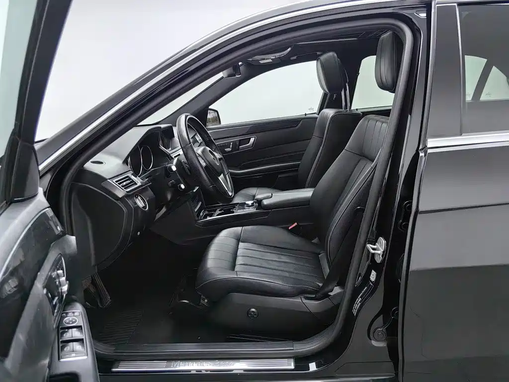 Mercedes-Benz E-Class — миниатюра 10