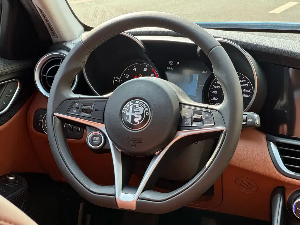 Alfa Romeo Giulia — миниатюра 9