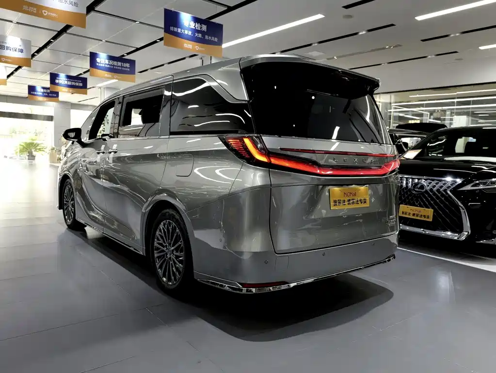 Lexus LM — миниатюра 7
