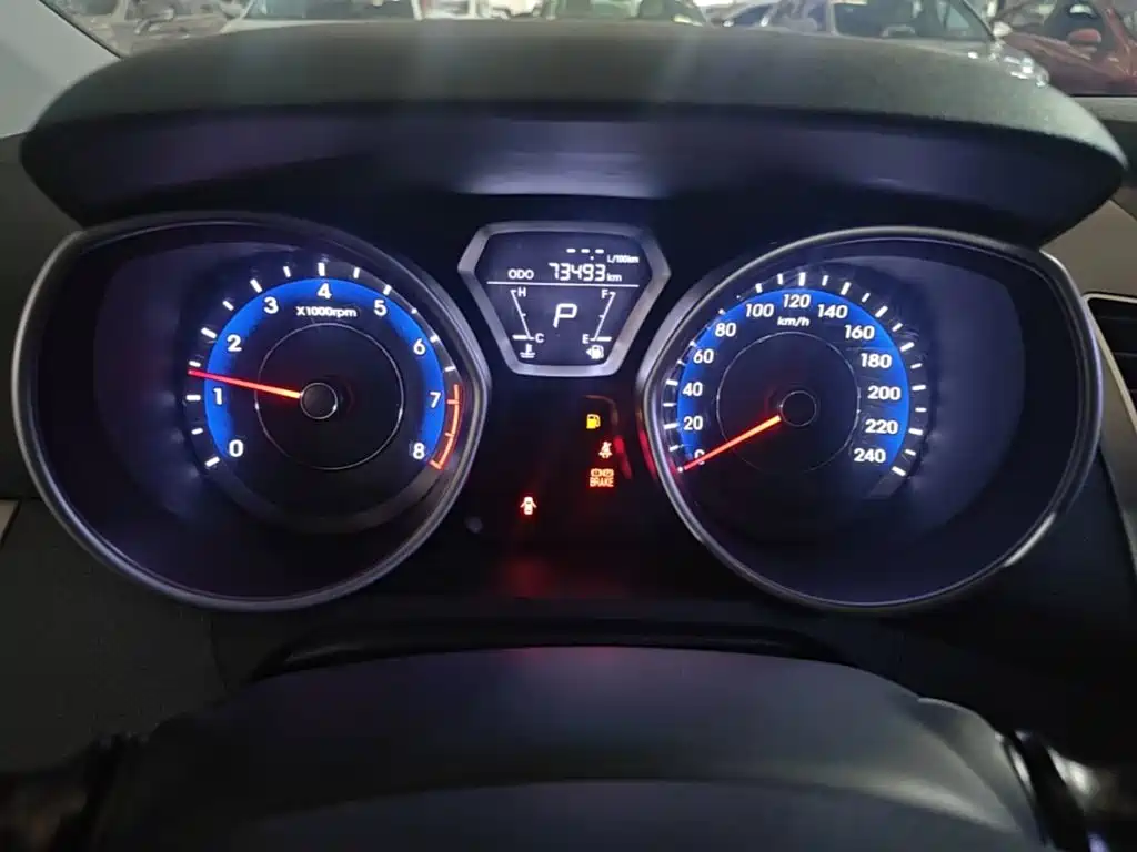 Hyundai Elantra Langdong — миниатюра 12