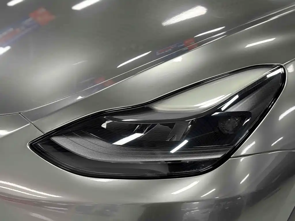 Tesla Model Y — миниатюра 4