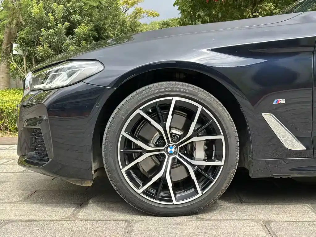 BMW 5 Series — миниатюра 24