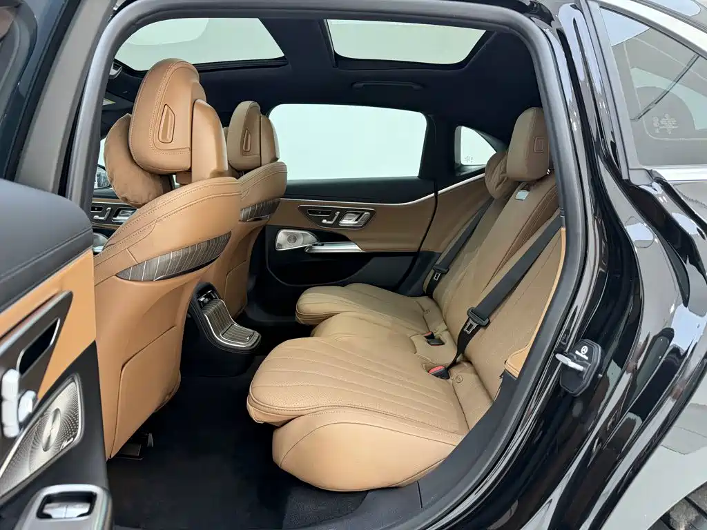 Mercedes-Benz E-Class — миниатюра 18