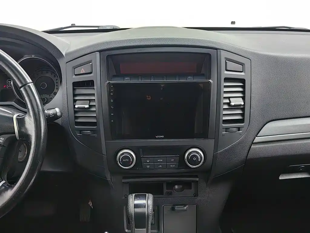 Mitsubishi Pajero (Import) — миниатюра 12