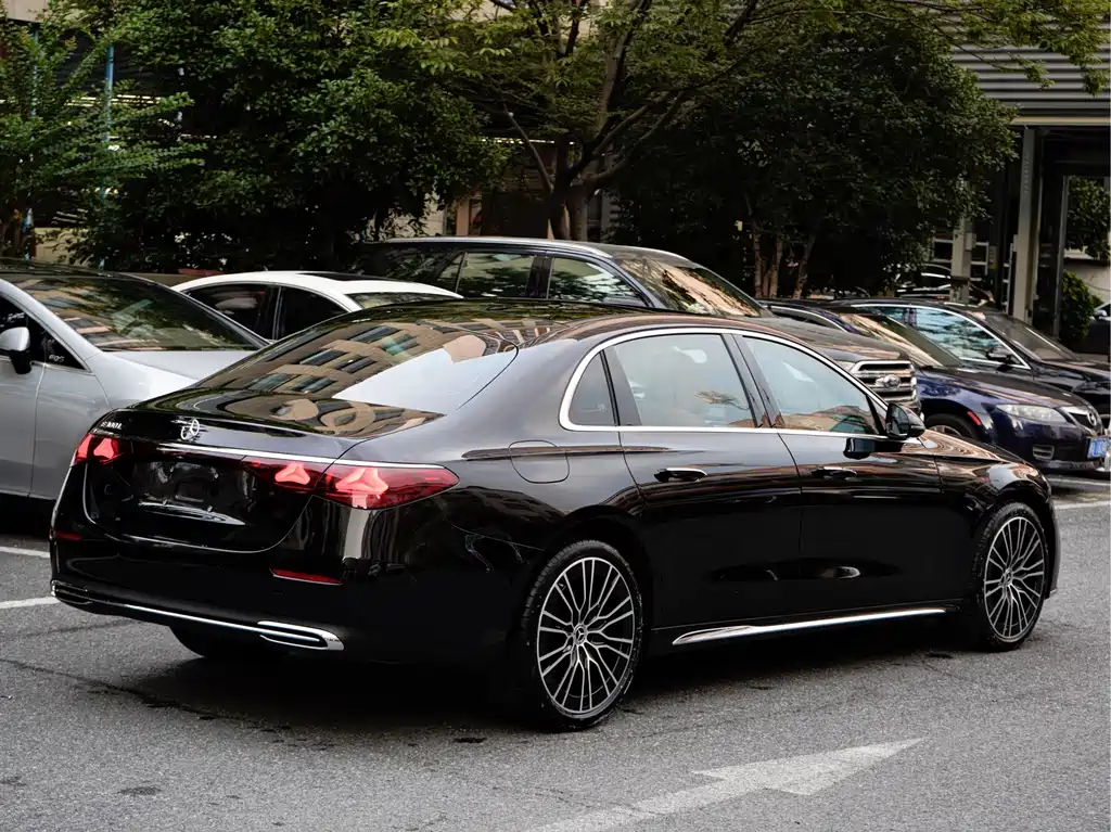 Mercedes-Benz E-Class — миниатюра 4