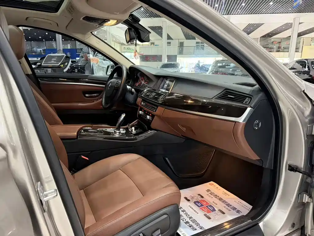 BMW 5 Series — миниатюра 7