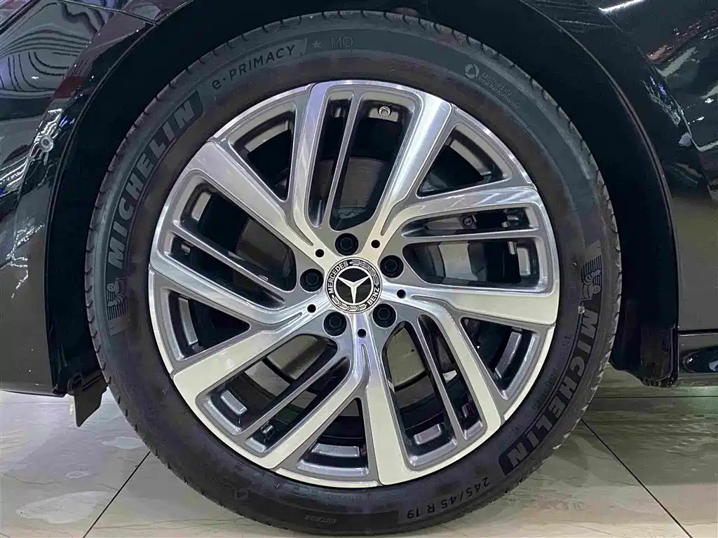 Mercedes-Benz E-Class — миниатюра 5