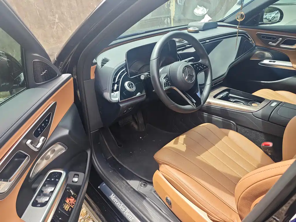 Mercedes-Benz E-Class — миниатюра 7