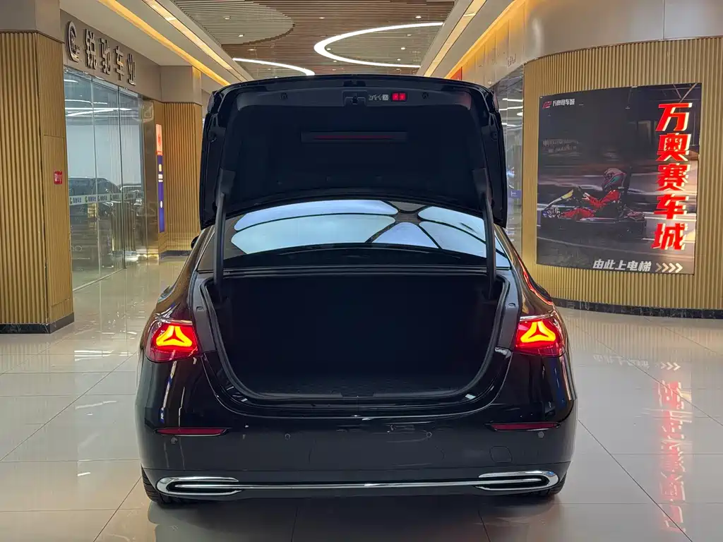 Mercedes-Benz E-Class — миниатюра 20