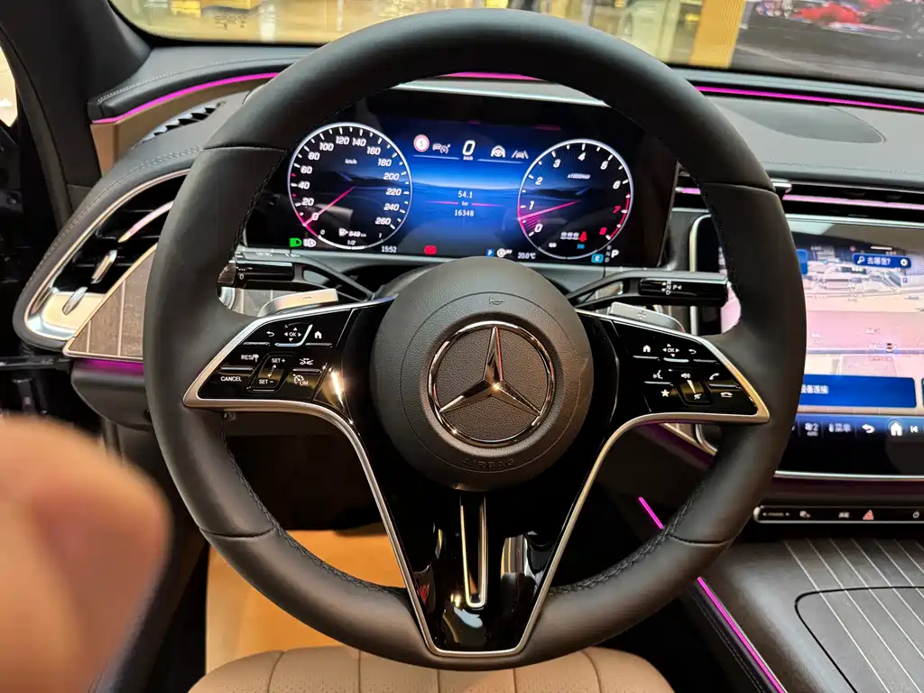 Mercedes-Benz E-Class — миниатюра 14