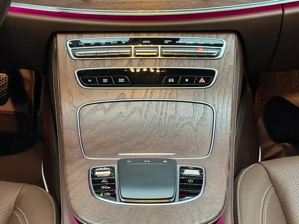 Mercedes-Benz E-Class — миниатюра 8