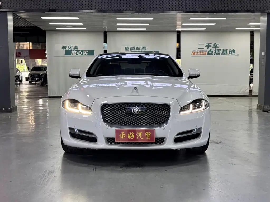 JAGUAR XJ