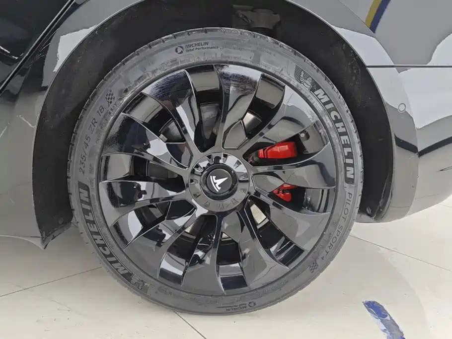 Tesla Model 3 — миниатюра 6