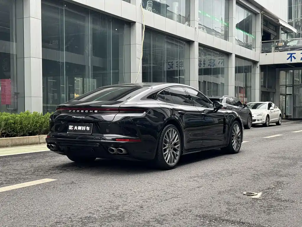 PORSCHE PANAMERA