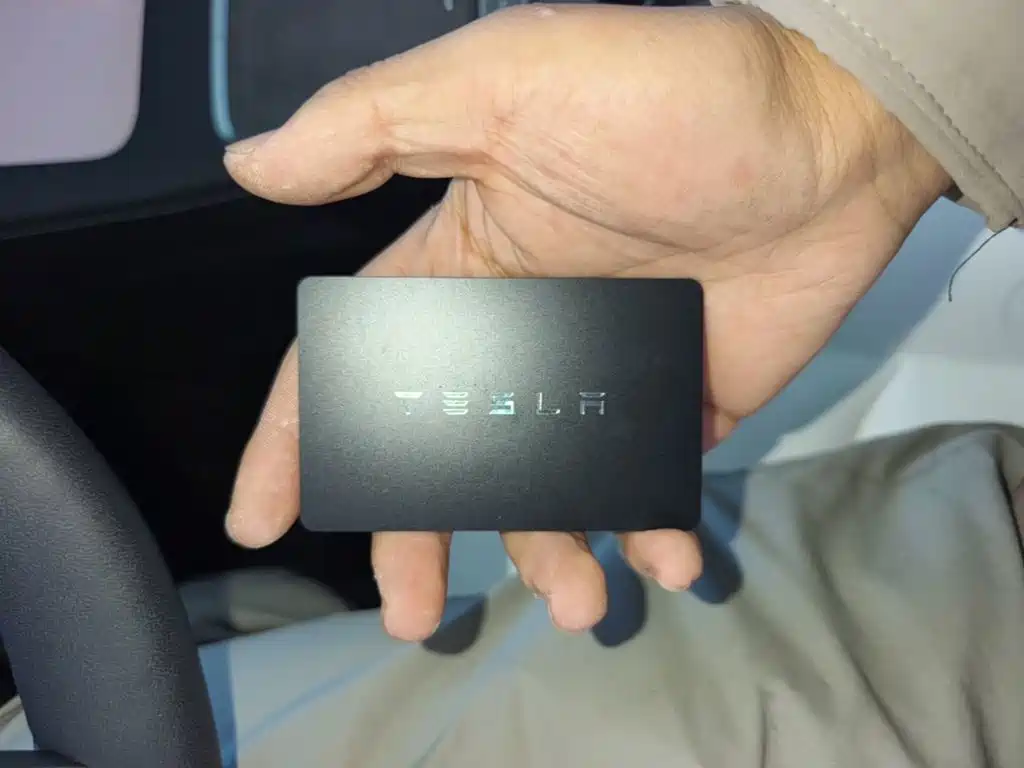 Tesla Model 3 — миниатюра 9