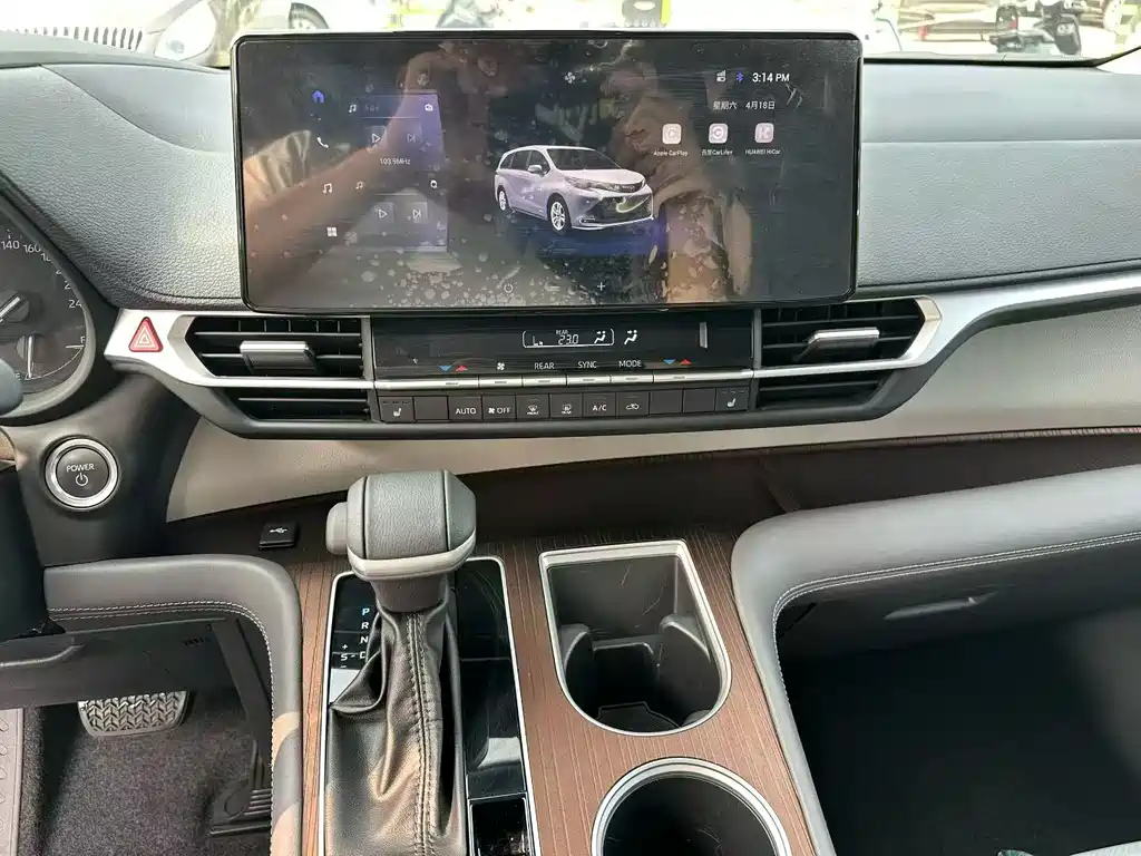 Toyota Sienna 2024 2.5L Luxury