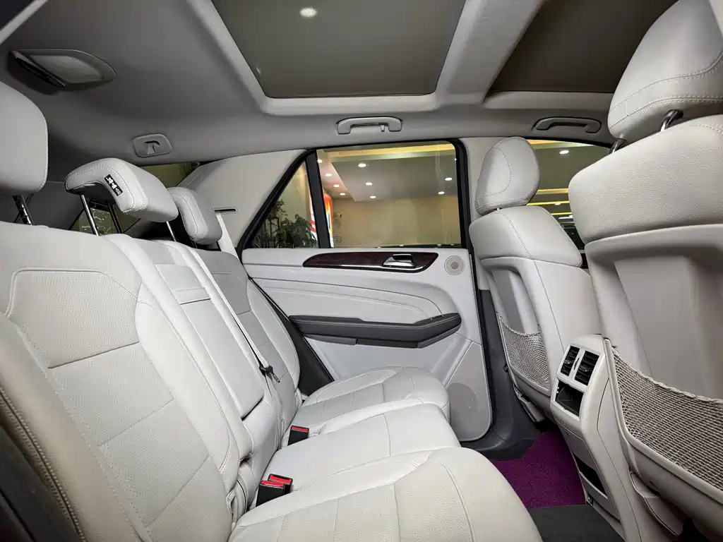 Mercedes-Benz M-Class — миниатюра 15