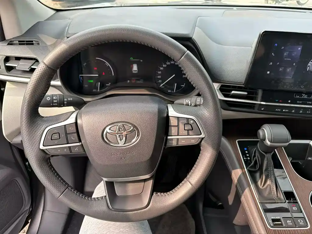 Toyota Sienna 2024 2.5L Luxury