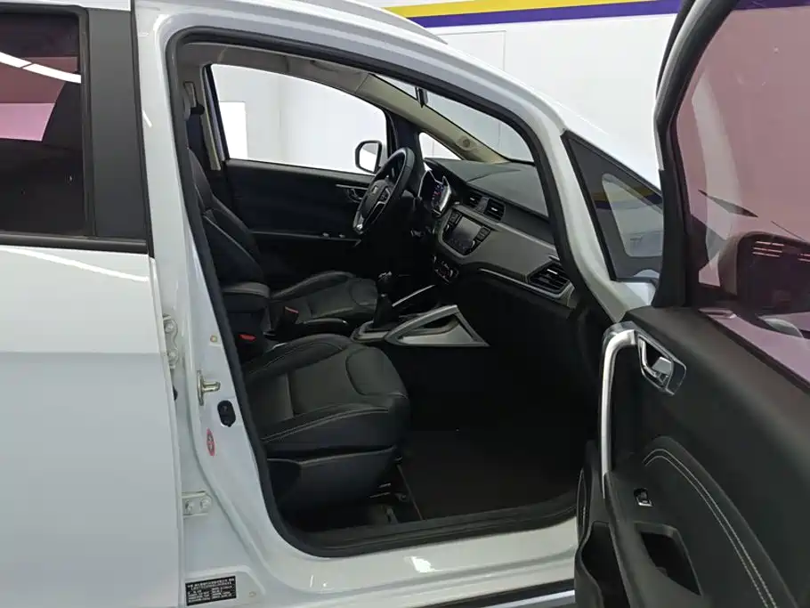 Geely Vision X3 — миниатюра 8