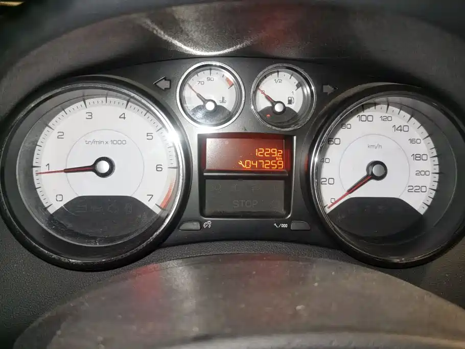 Peugeot 408 — миниатюра 14