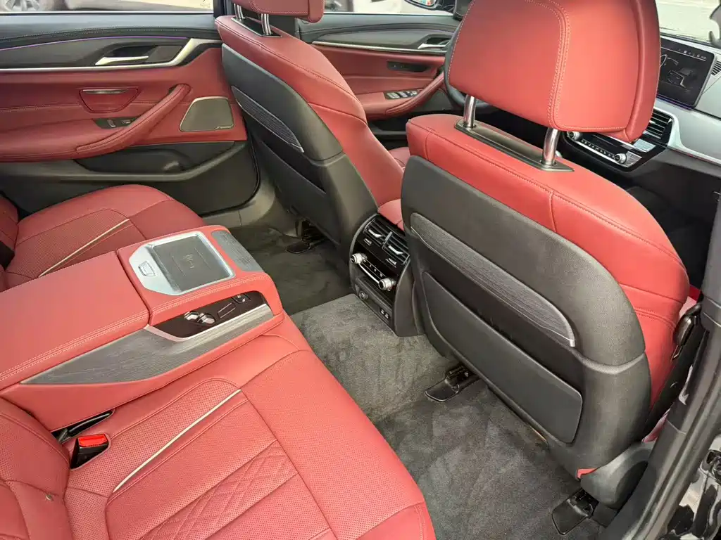 BMW 5 Series — миниатюра 9