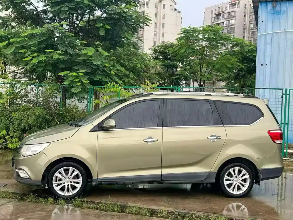 Baojun 730 2014 1.5L MT Comfort 7 мест