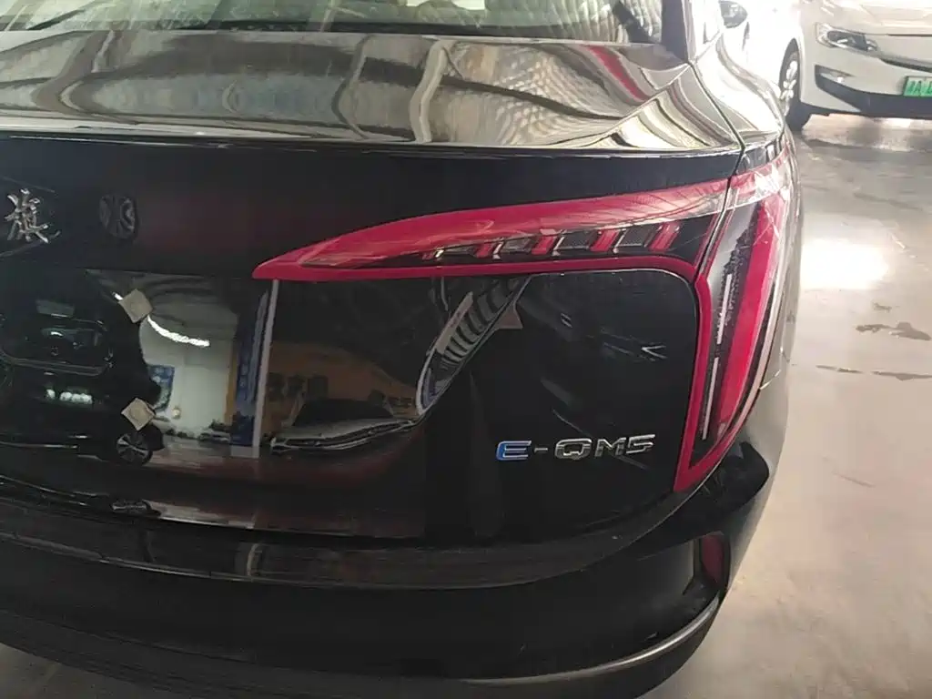 Hongqi E-QM5