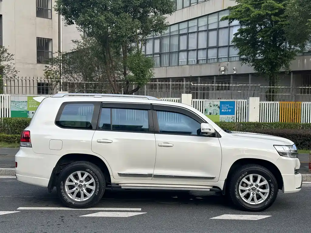 Toyota Land Cruiser — миниатюра 7