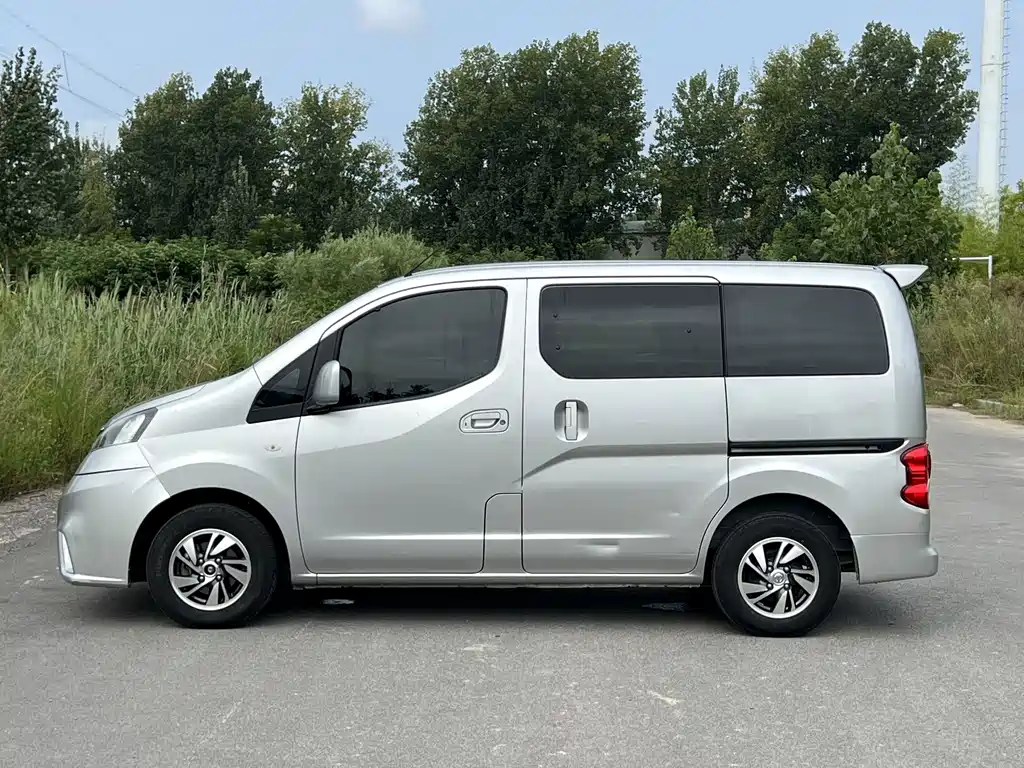 Nissan NV200 — миниатюра 8