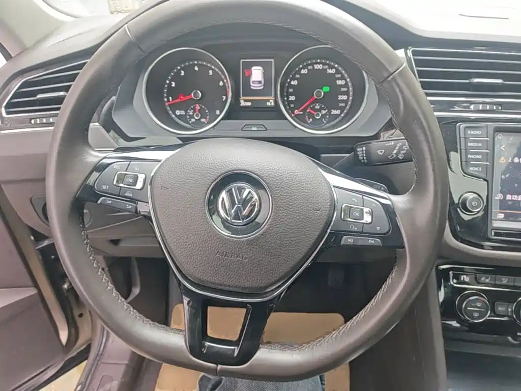 Volkswagen Tiguan L — миниатюра 11