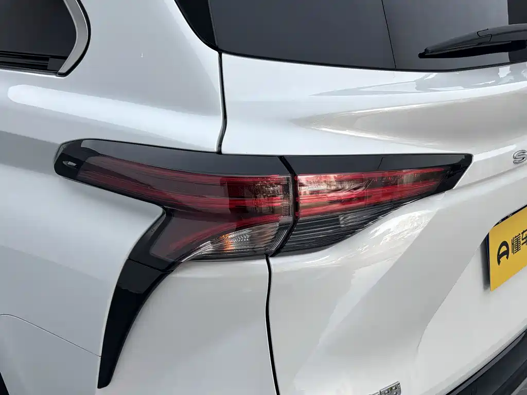 Toyota Sienna — миниатюра 8